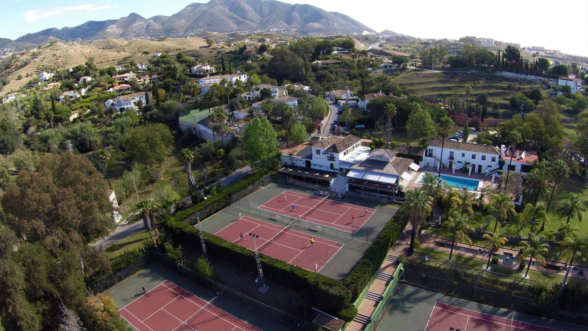 Club de Tenis y Padel Lew Hoad 4